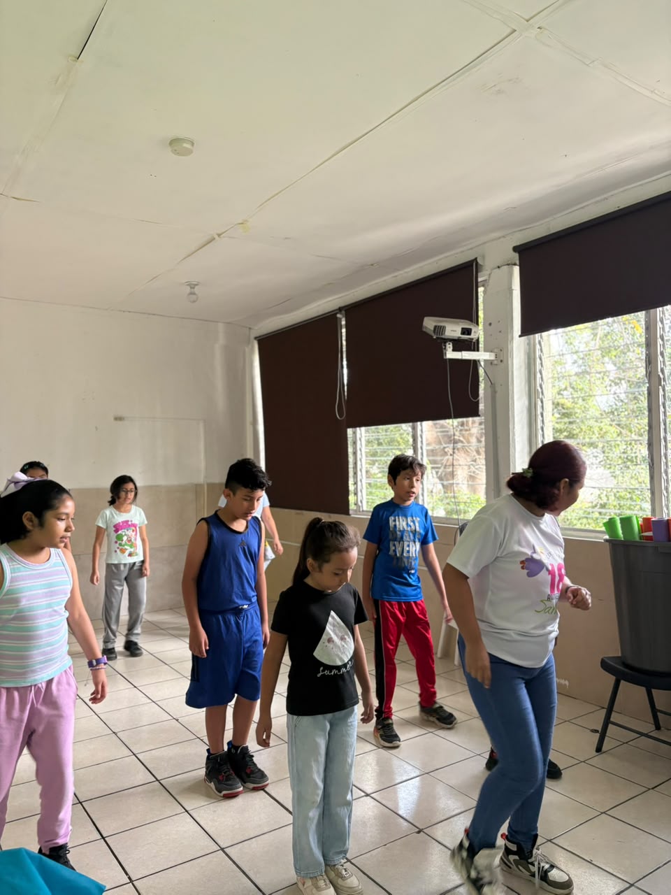 Alumnos en clase de Danza